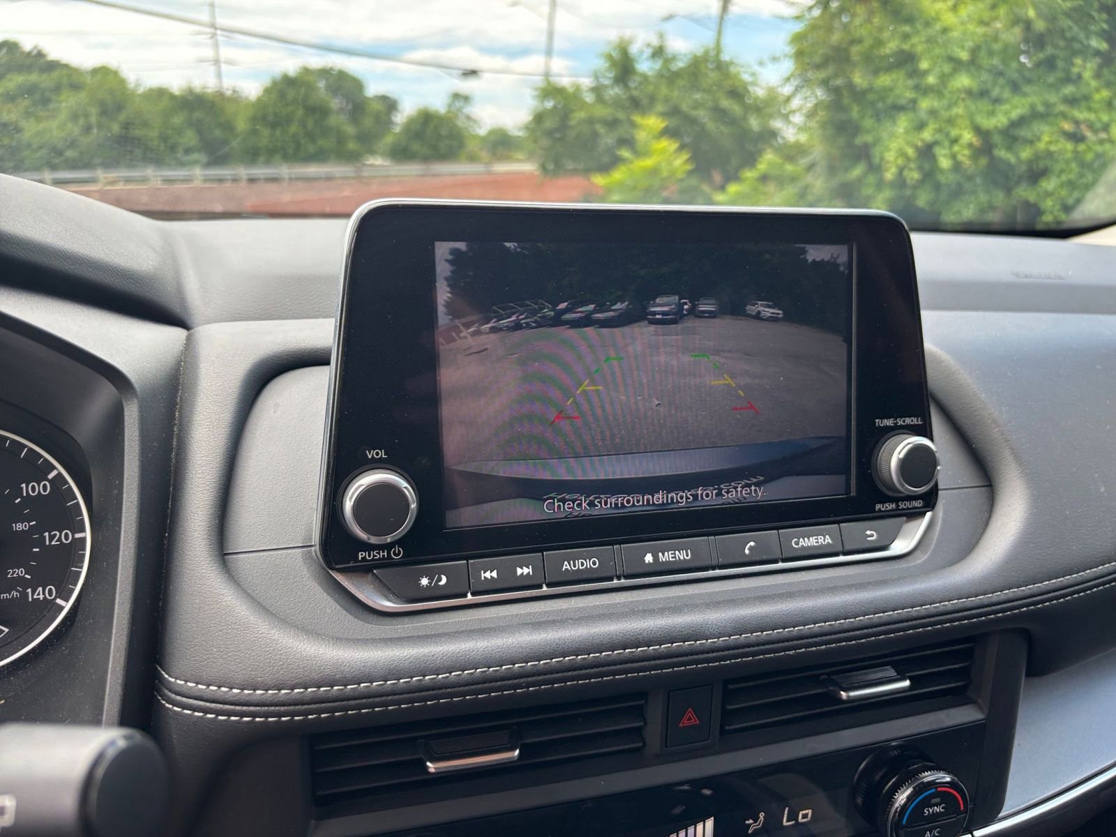 Used 2025 Nissan Rogue SV FWD image 24