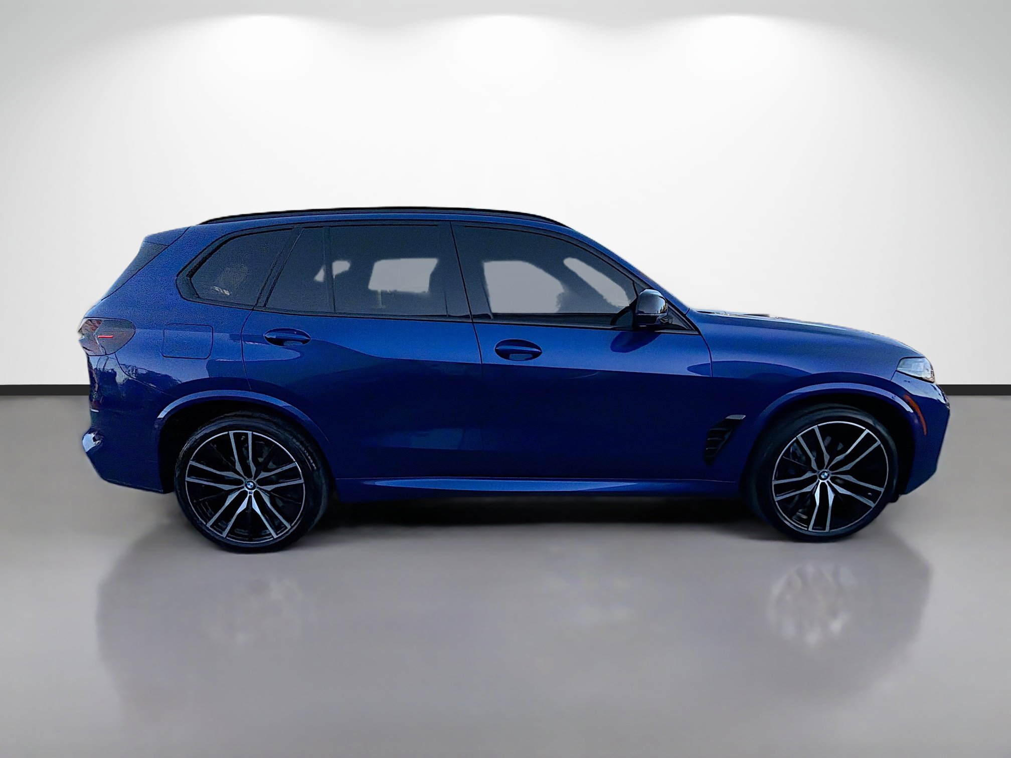 Used 2025 BMW X5 M60i image 2