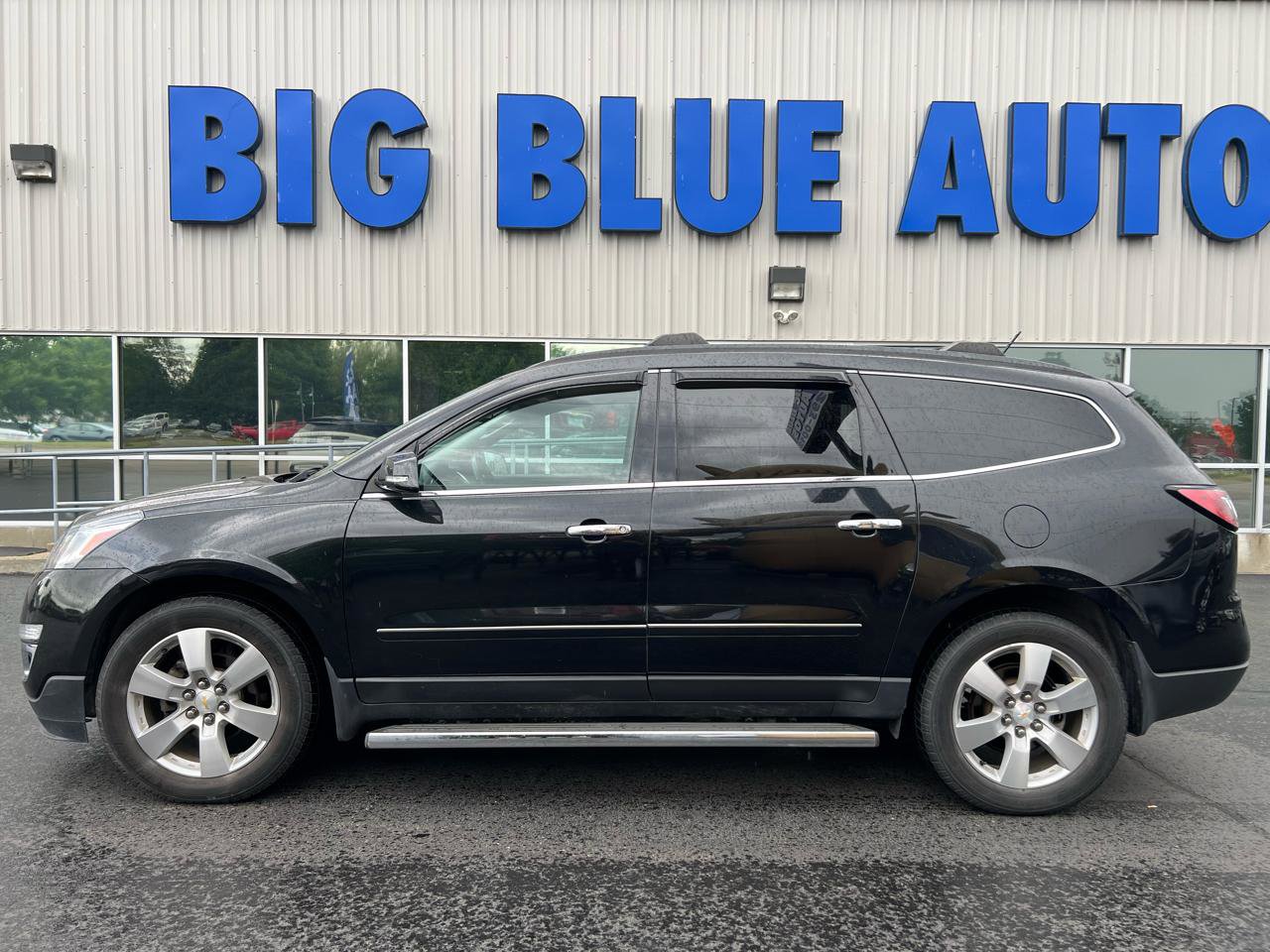 Used 2015 Chevrolet Traverse LTZ w/ LPO, 'HIT The Road' Package AWD/4WD image 2