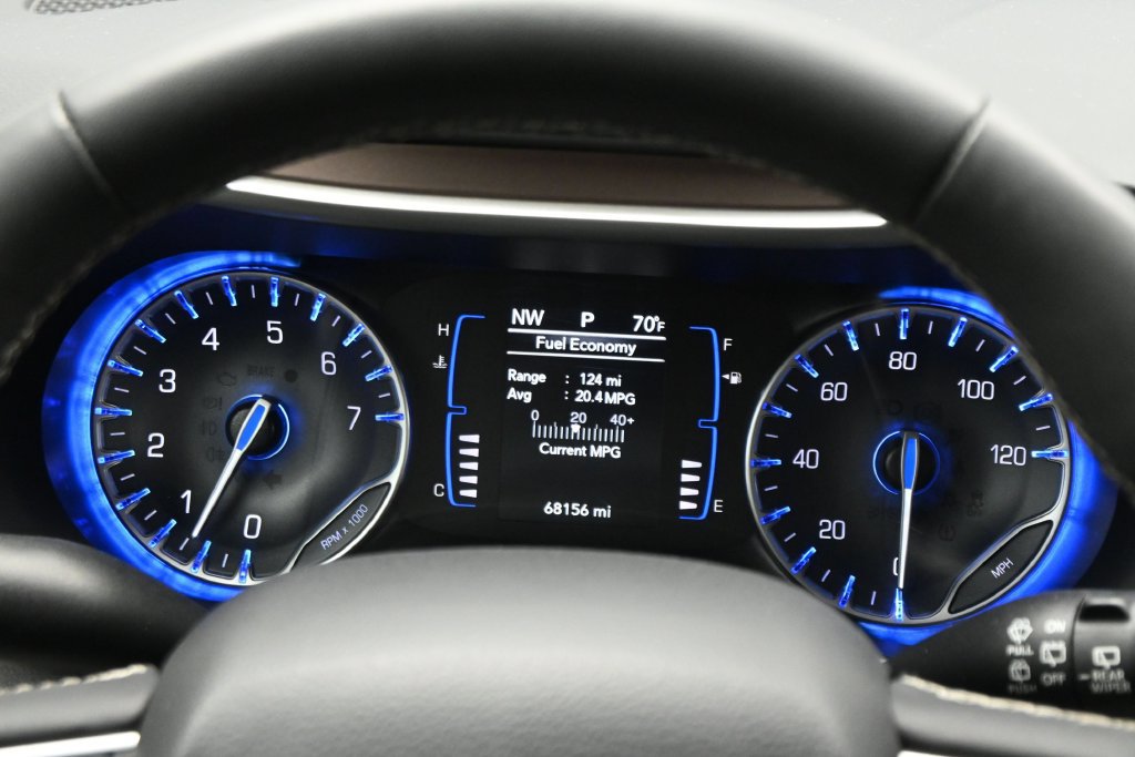 Used 2023 Chrysler Voyager LX FWD image 16