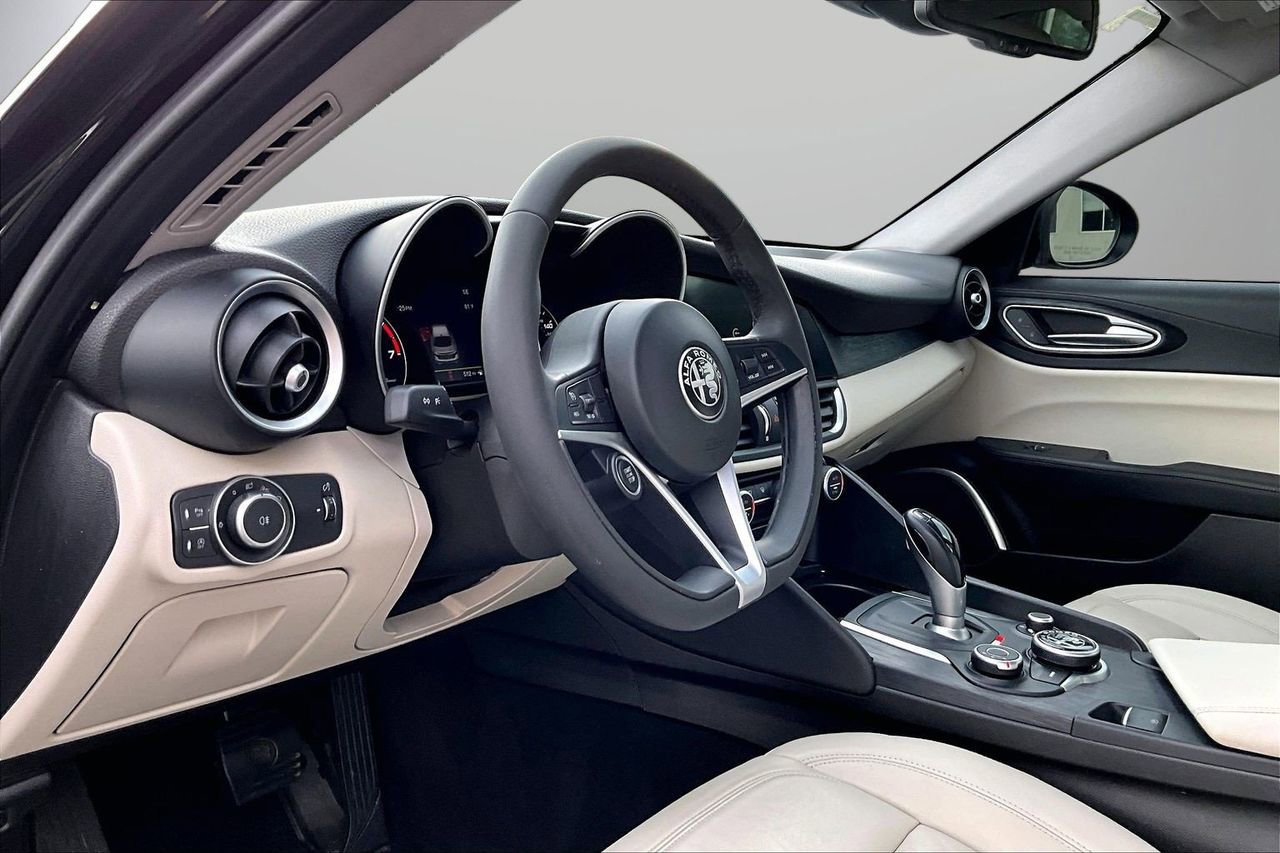 Used 2019 Alfa Romeo Giulia RWD image 18
