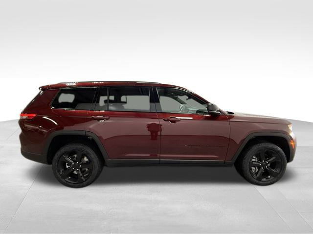 Used 2025 Jeep Grand Cherokee L Limited w/ Black Appearance Package AWD/4WD image 6