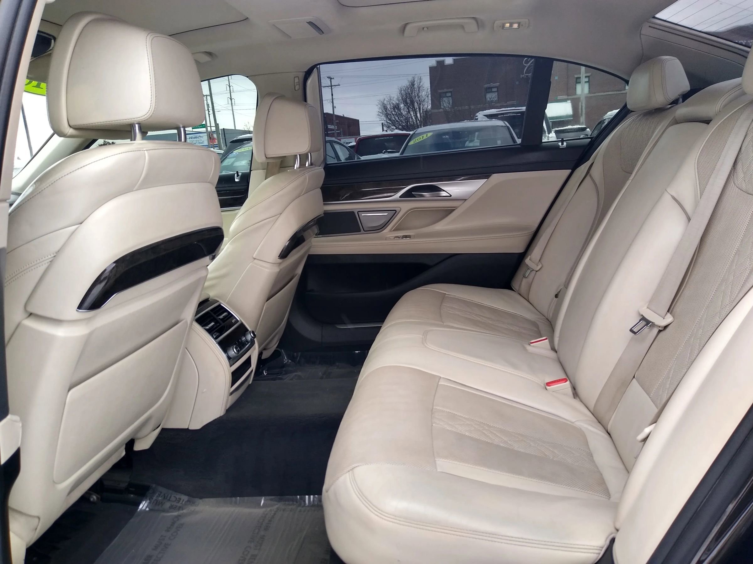 Used 2016 BMW 750i xDrive image 15