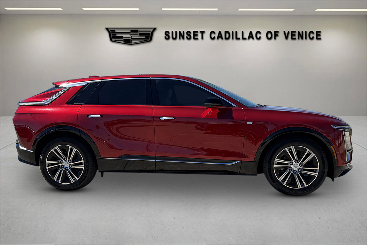 New 2026 Cadillac Lyriq Luxury image 2