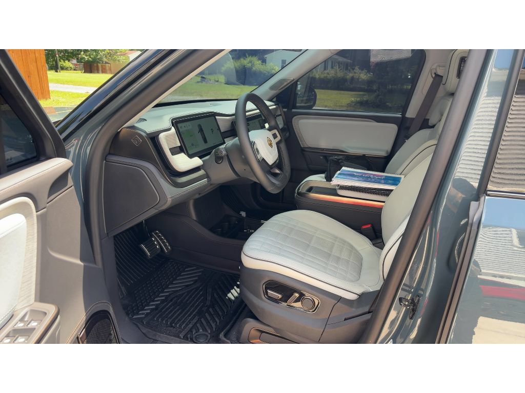 Used 2026 Rivian R1S Premium AWD/4WD image 6