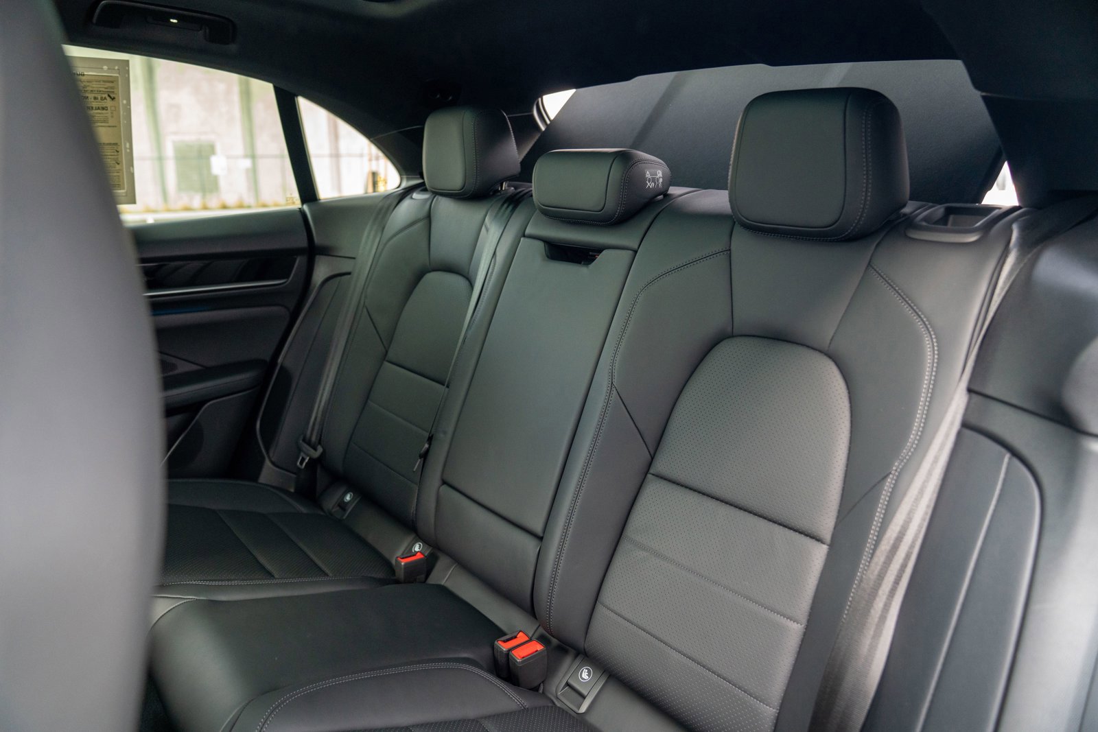Certified 2025 Porsche Macan Electric image 22