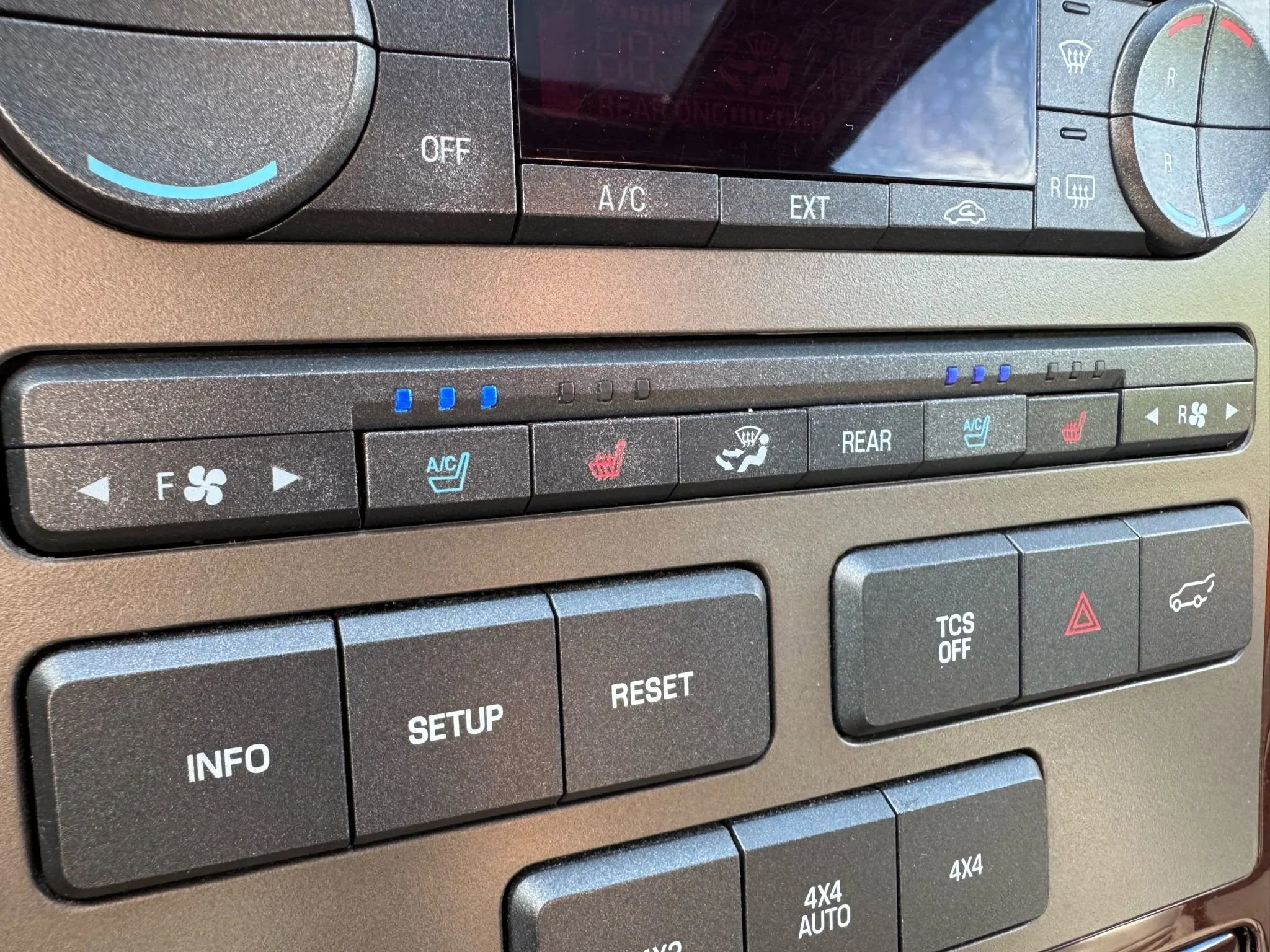 Used 2013 Lincoln Navigator 4WD image 24