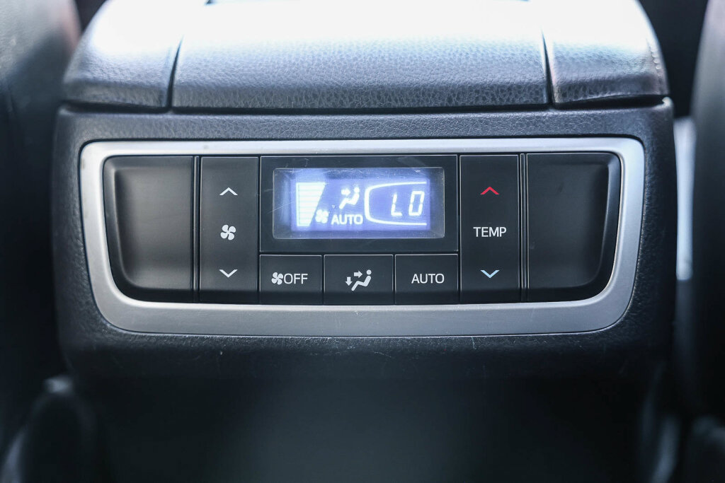 Used 2016 Toyota Highlander XLE FWD image 7