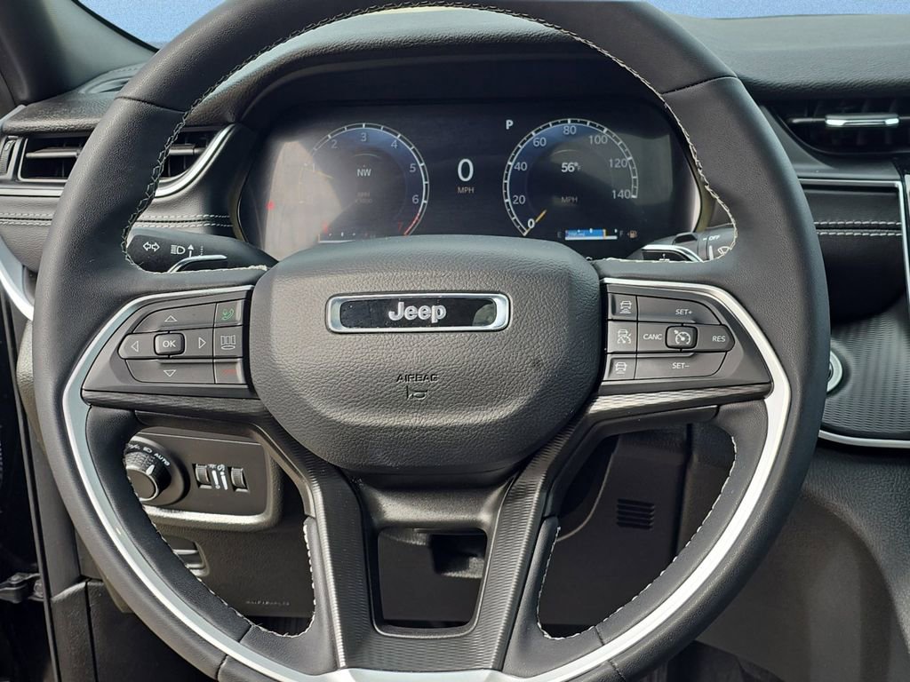Used 2025 Jeep Grand Cherokee L Altitude image 17