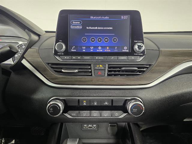 Used 2024 Nissan Altima 2.5 SV FWD image 32