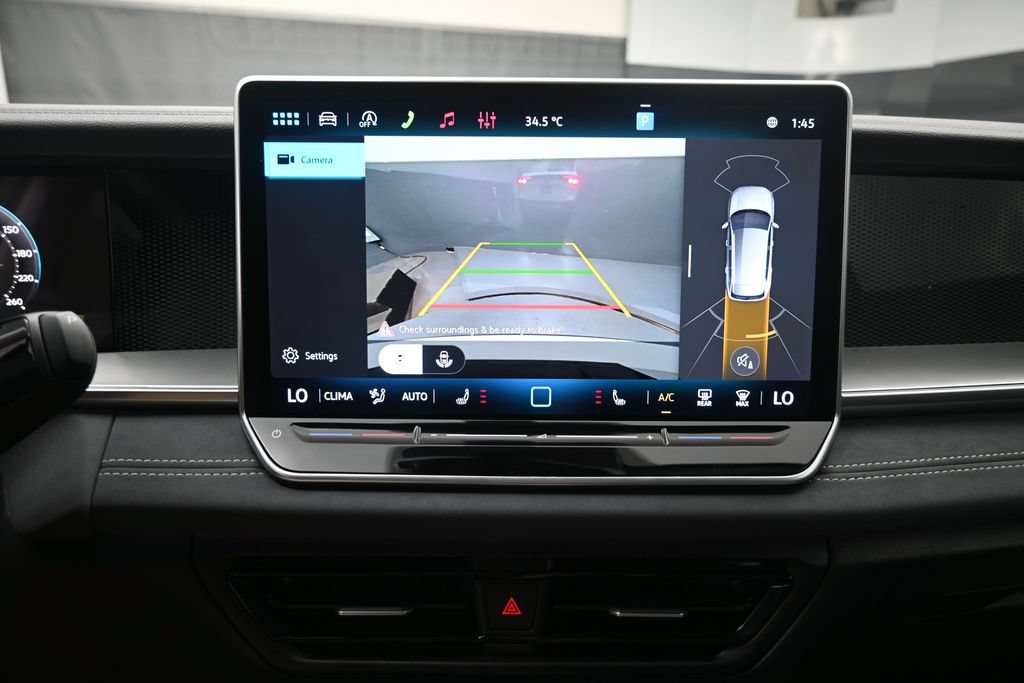New 2026 Volkswagen Tiguan SE FWD image 12