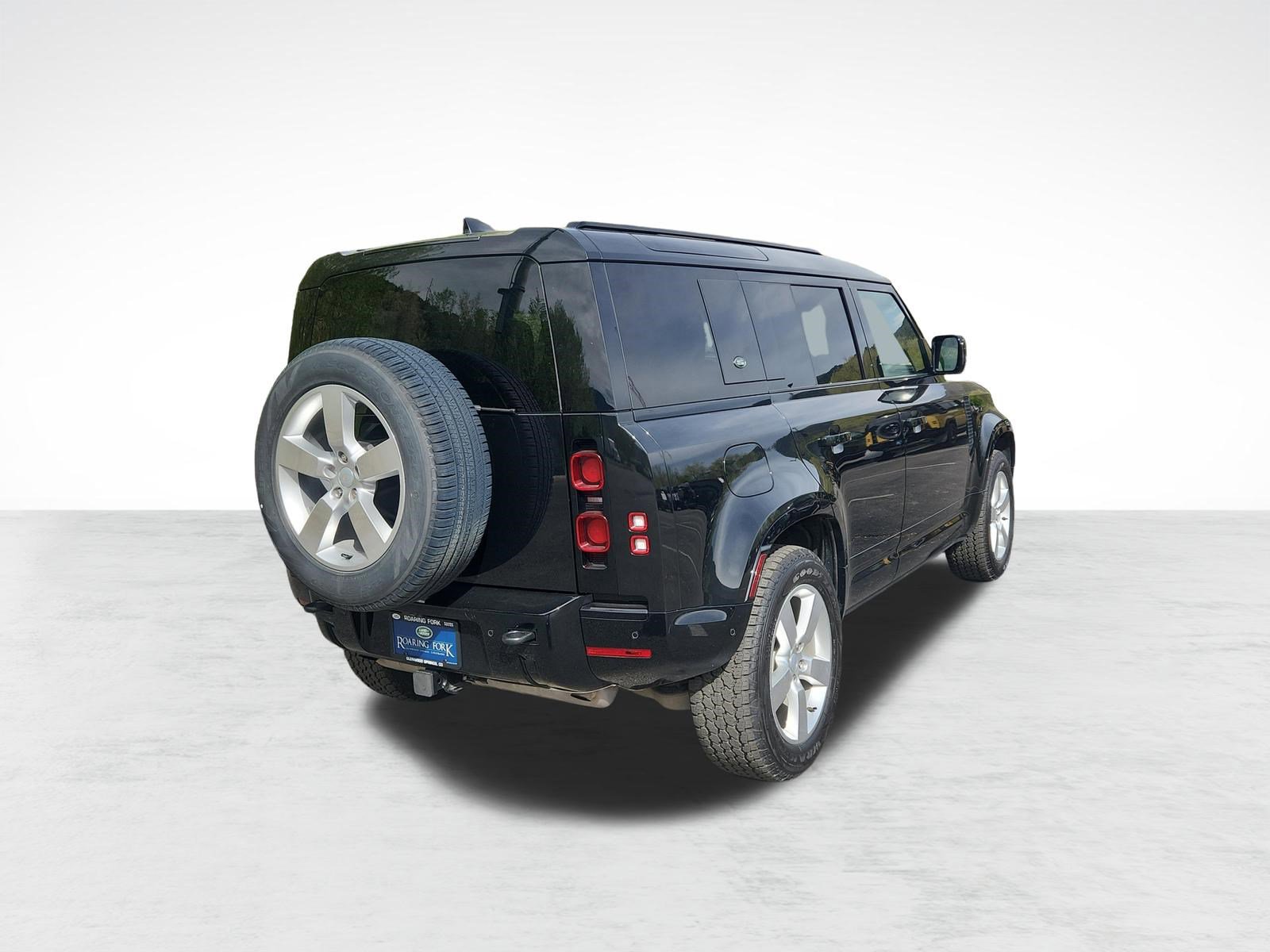 Certified 2024 Land Rover Defender 110 X-Dynamic SE AWD/4WD image 8