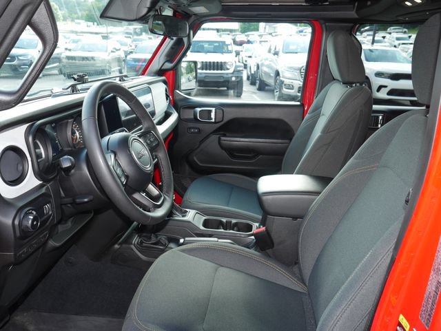 Used 2025 Jeep Wrangler Unlimited Sport AWD/4WD image 2