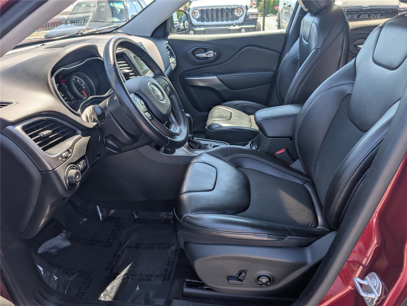 Used 2020 Jeep Cherokee Latitude Plus w/ Cold Weather Group AWD/4WD image 16