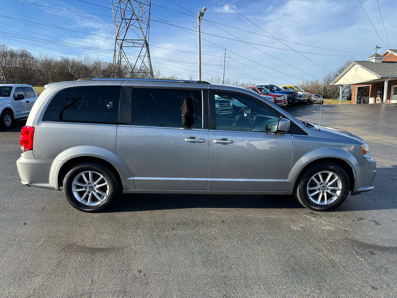 Used 2019 Dodge Grand Caravan SXT w/ Driver Convenience Group image 5