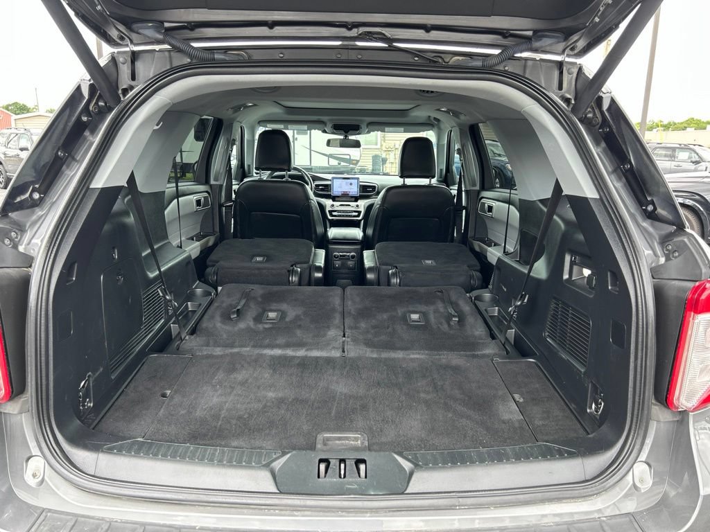 Used 2023 Ford Explorer XLT w/ Equipment Group 202A AWD/4WD image 42