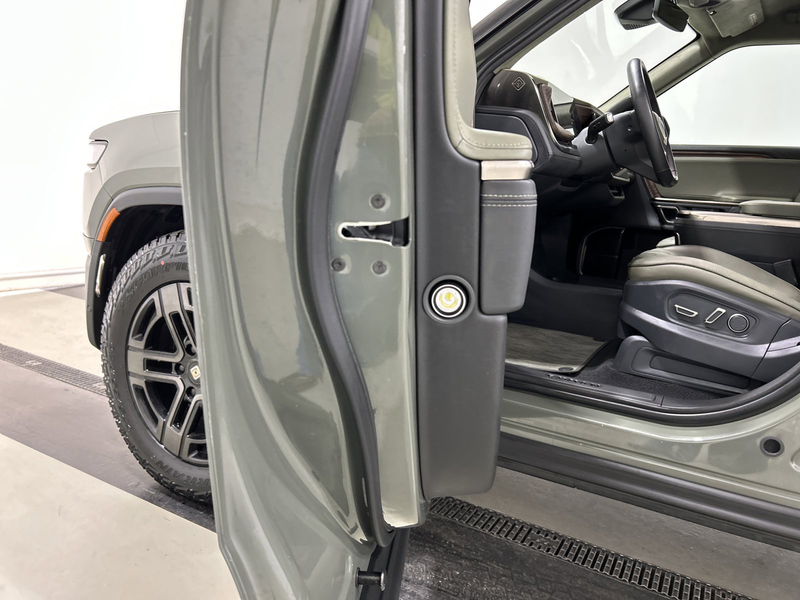 Used 2022 Rivian R1T Launch Edition image 30