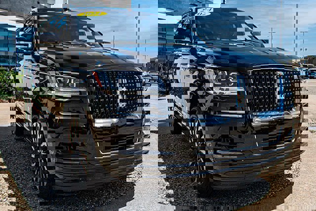 Used 2024 Lincoln Navigator Reserve w/ Monochromatic Package image 7