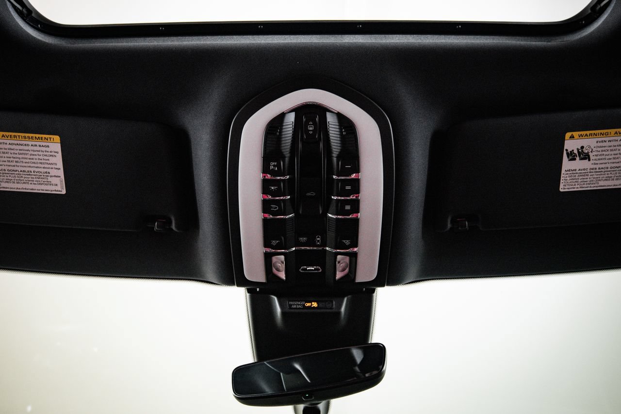 Certified 2024 Porsche Macan S AWD/4WD image 19
