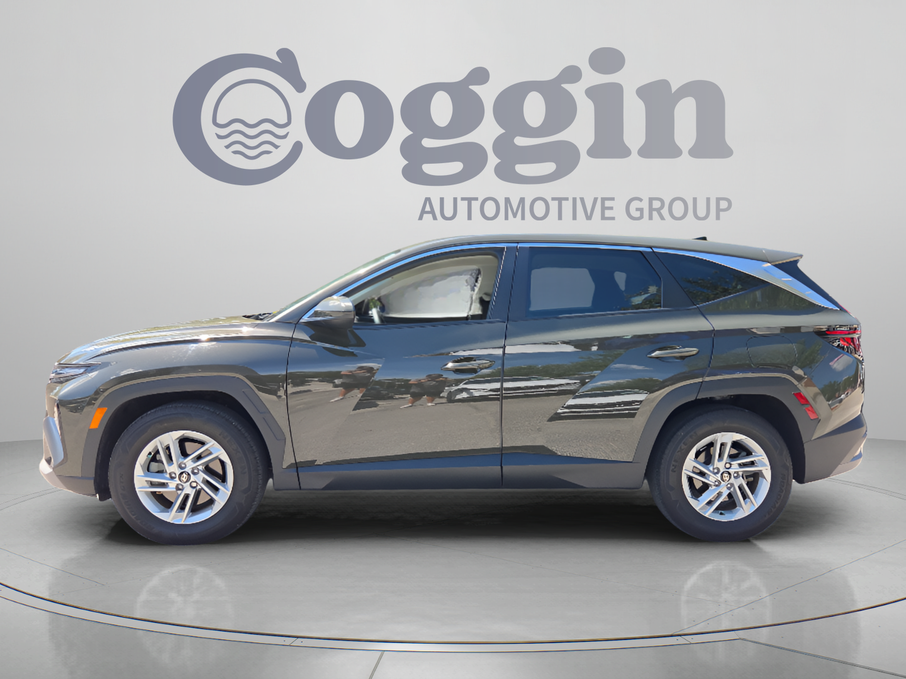 Used 2025 Hyundai Tucson SE FWD image 2