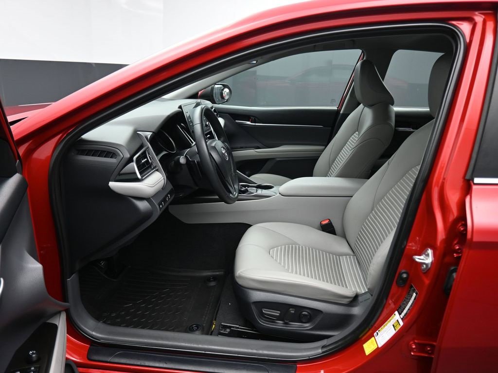 Used 2023 Toyota Camry SE image 11