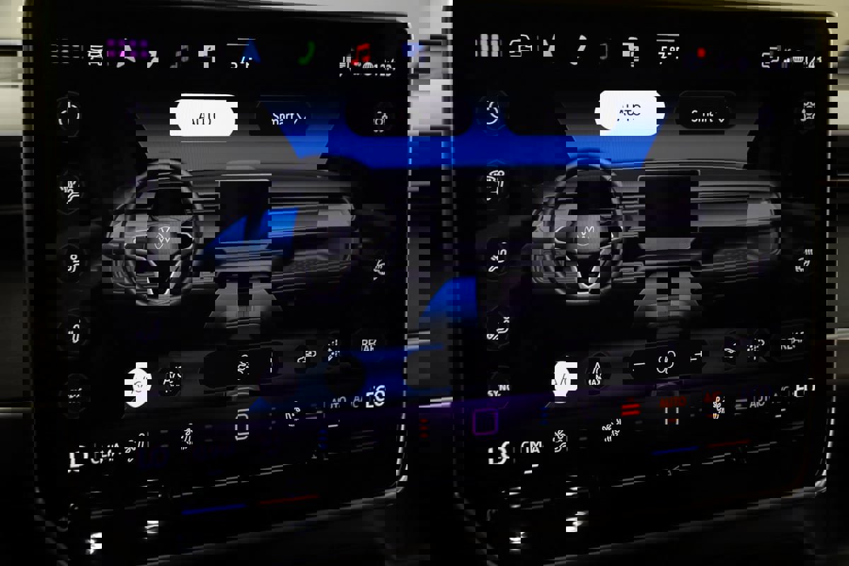 Used 2025 Volkswagen ID. Buzz Pro S image 36