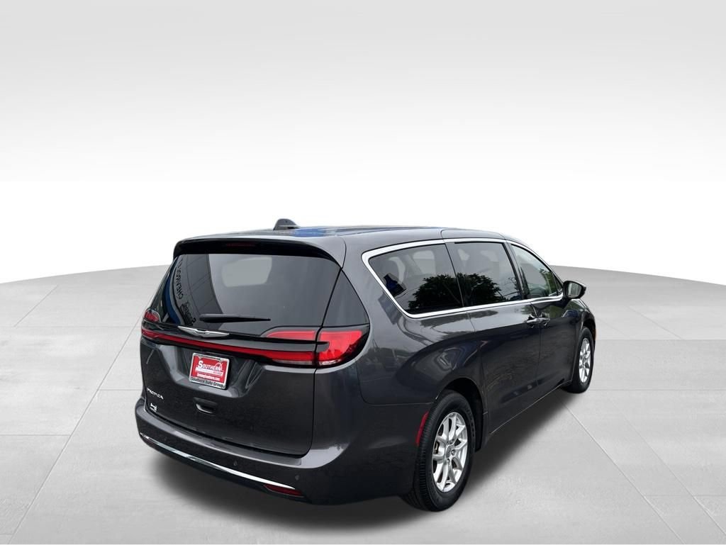 Used 2023 Chrysler Pacifica Touring-L FWD image 24