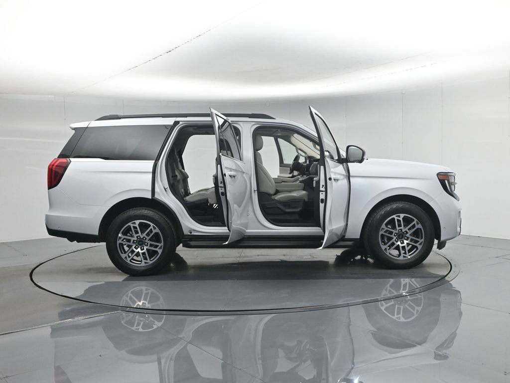 Used 2025 Ford Expedition Active image 40