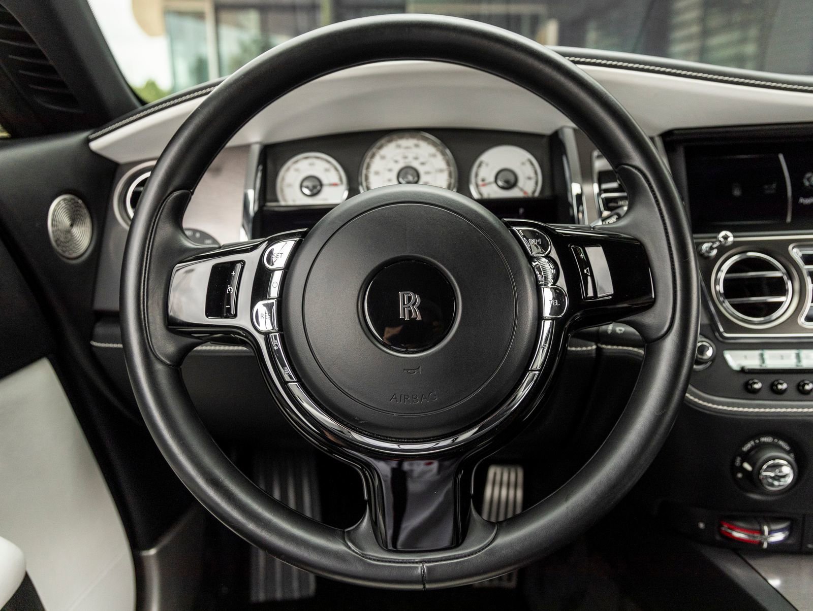 Used 2018 Rolls-Royce Wraith RWD image 35