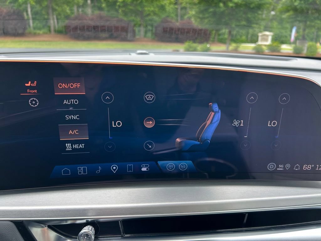 Used 2025 Cadillac Lyriq Sport RWD image 29
