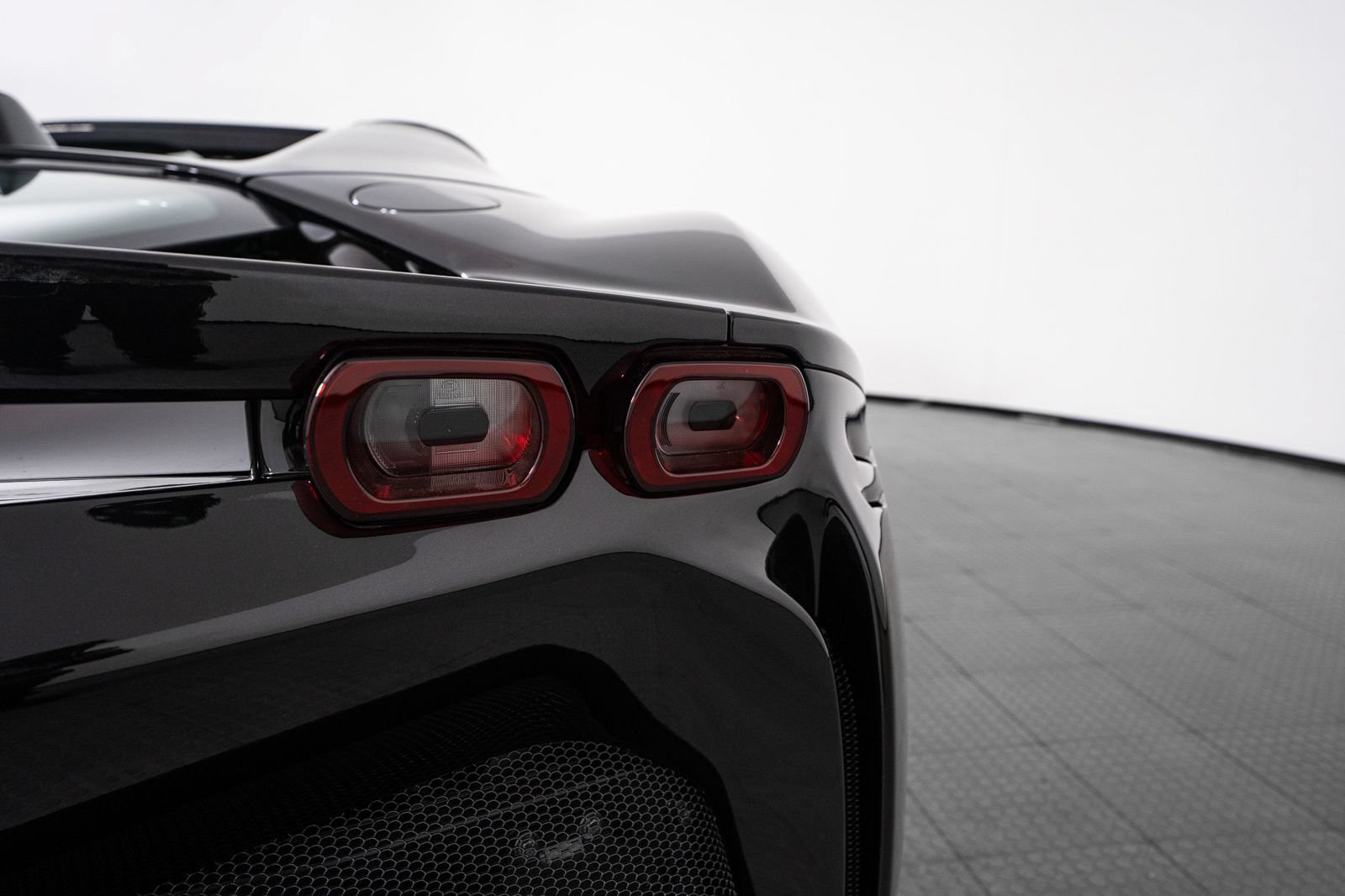 Certified 2023 Ferrari SF90 Spider AWD/4WD image 32