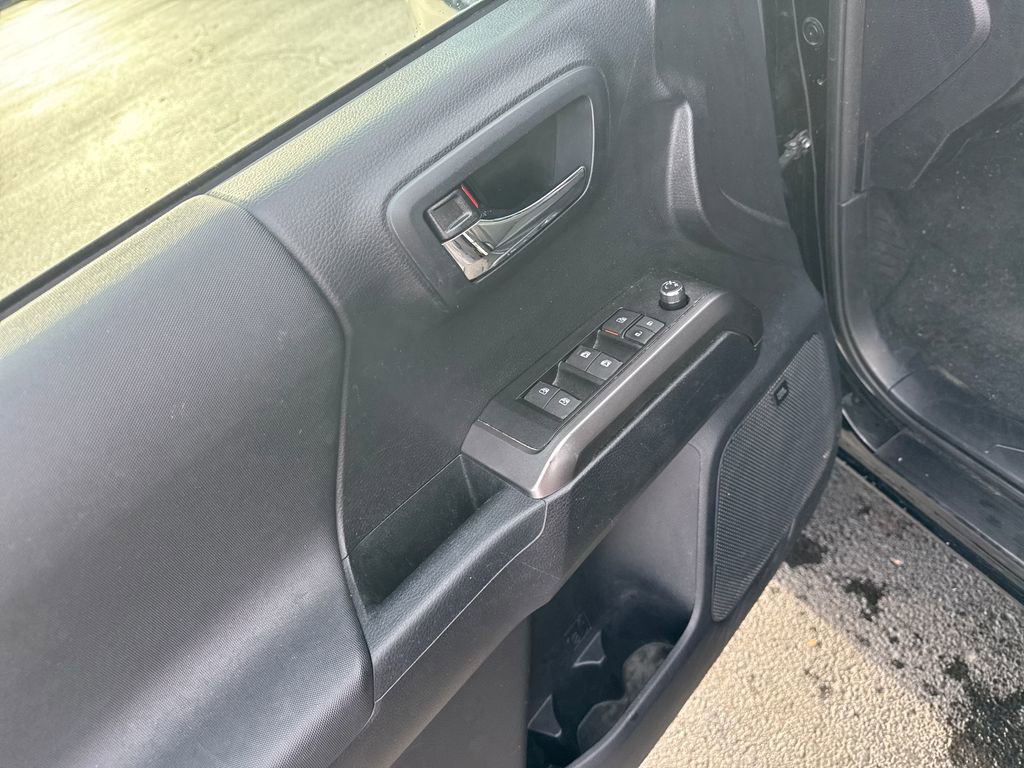 Used 2017 Toyota Tacoma TRD Sport image 14