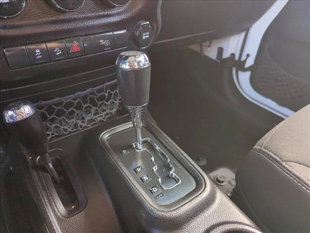 Used 2015 Jeep Wrangler Unlimited Sahara w/ Max Tow Package image 11