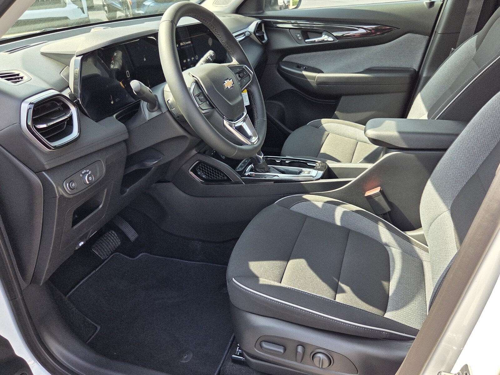 New 2026 Chevrolet TrailBlazer LT w/ Convenience Package FWD image 5