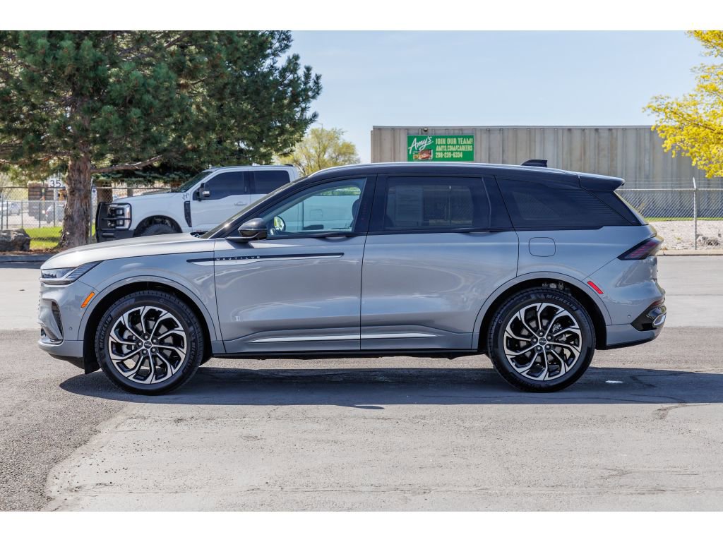 Used 2024 Lincoln Nautilus Reserve image 6