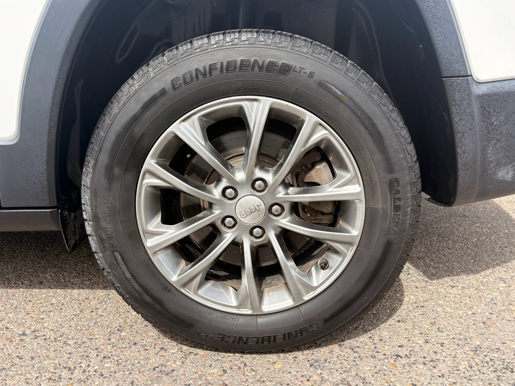 Used 2019 Jeep Cherokee Latitude Plus image 9