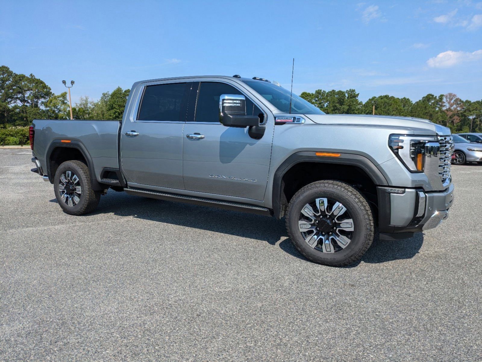 Used 2024 GMC Sierra 2500 Denali w/ Denali Reserve Package AWD/4WD image 2