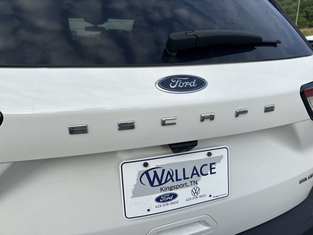 Used 2022 Ford Escape SE w/ SE Sport Appearance Package AWD/4WD image 6
