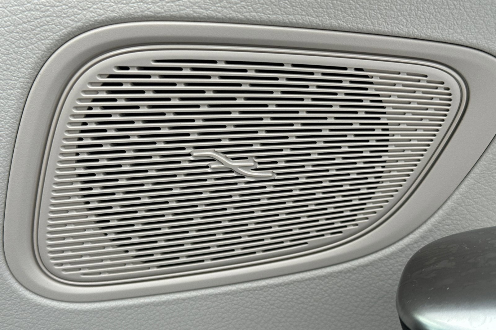 Used 2025 Mercedes-Benz GLC 300 4MATIC image 42