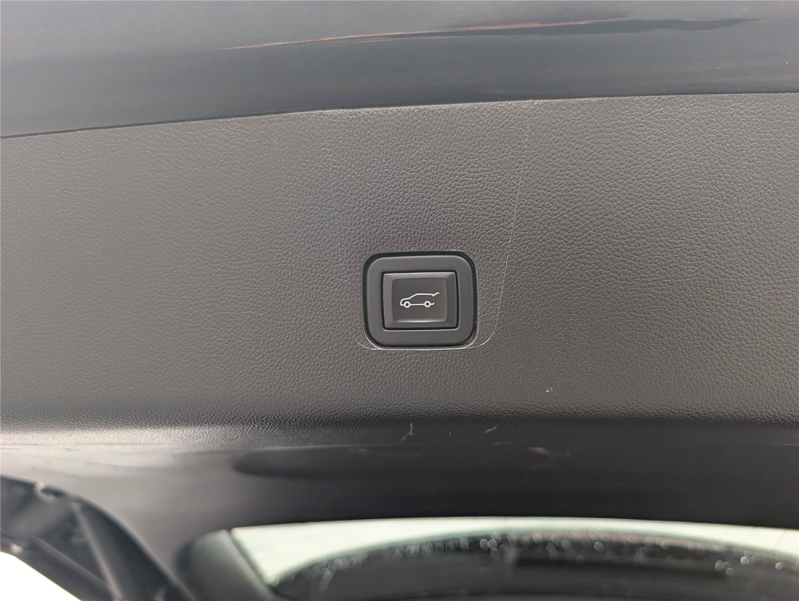 Used 2023 Chevrolet Traverse Premier w/ LPO, Floor Liner Package AWD/4WD image 15
