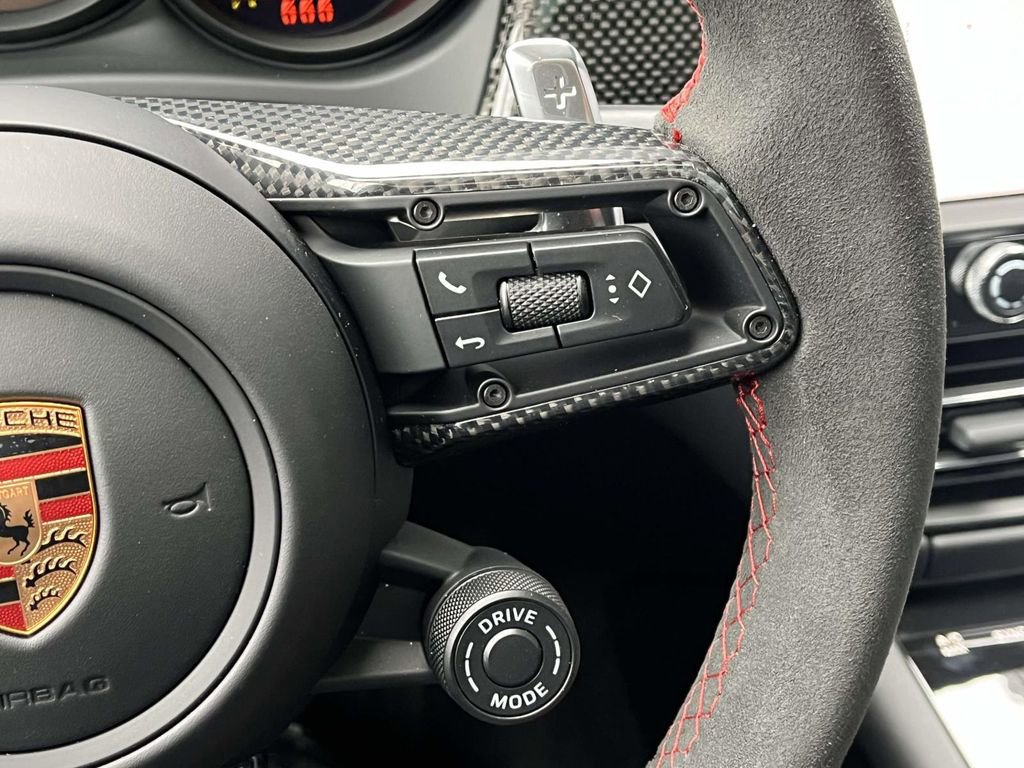 New 2026 Porsche Macan GTS image 23