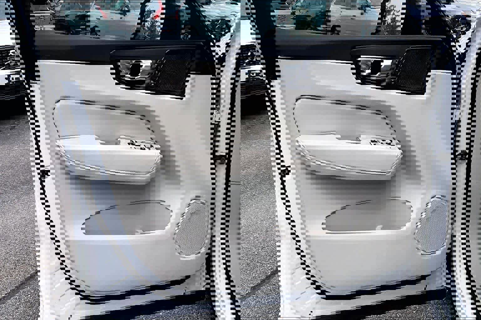 Certified 2024 Volvo XC60 B5 Plus w/ Protection Package Premier image 21