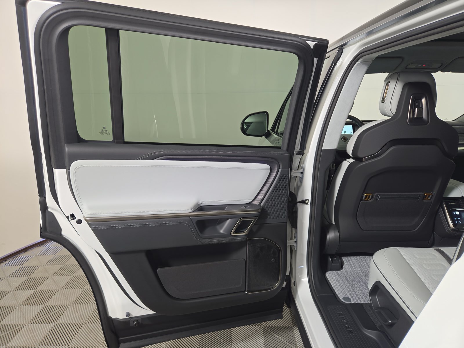 Used 2024 Rivian R1S Adventure Quad AWD/4WD image 17