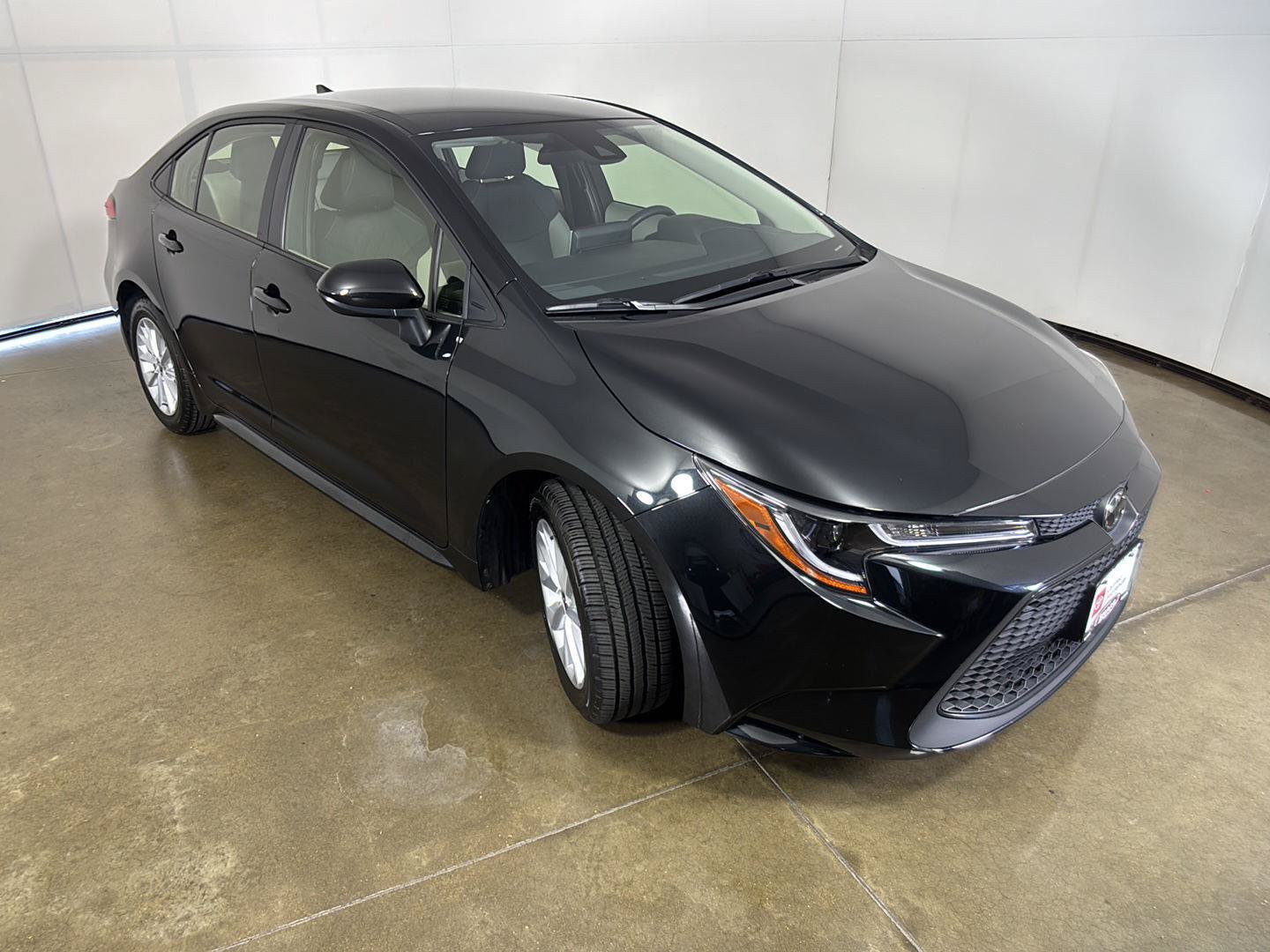 Used 2020 Toyota Corolla LE w/ LE Convenience Package FWD image 8