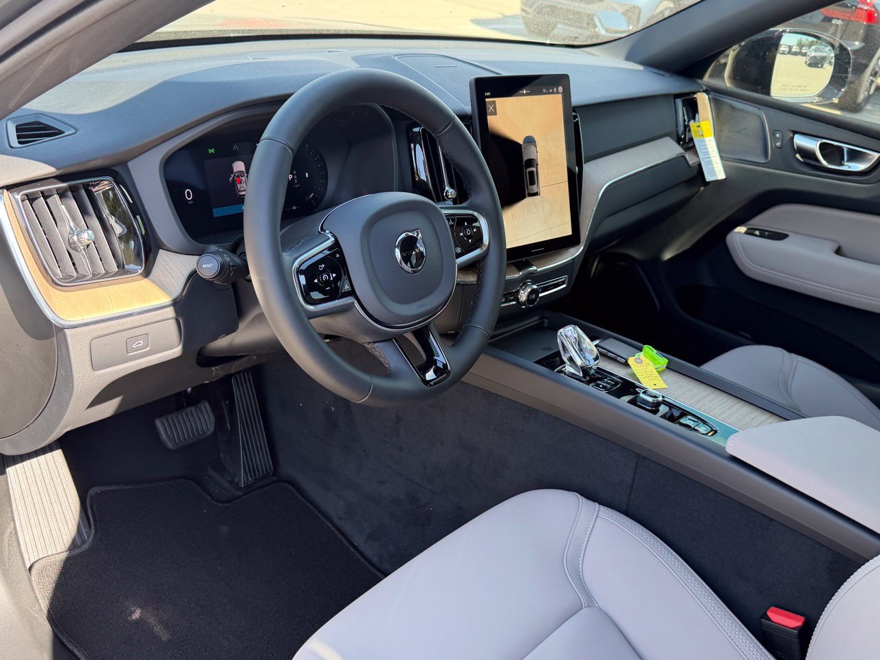 New 2027 Volvo XC60 B5 Plus AWD/4WD image 14