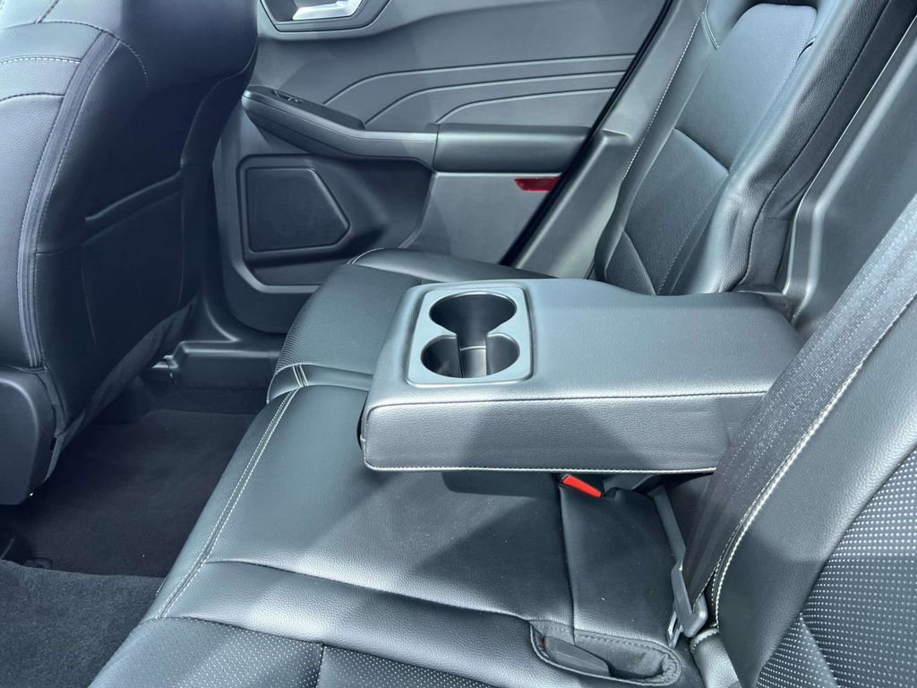 Used 2022 Ford Escape SEL w/ Technology Package image 18