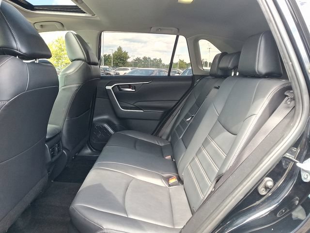 Used 2022 Toyota RAV4 XLE Premium AWD/4WD image 10