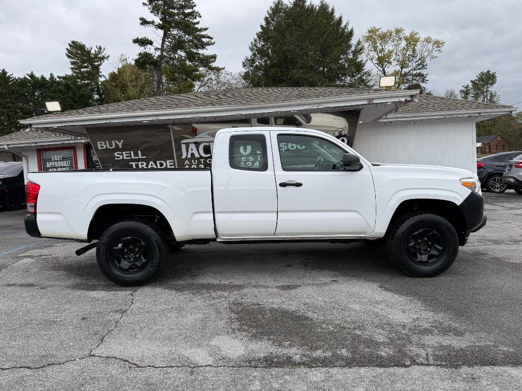 Used 2016 Toyota Tacoma SR image 4