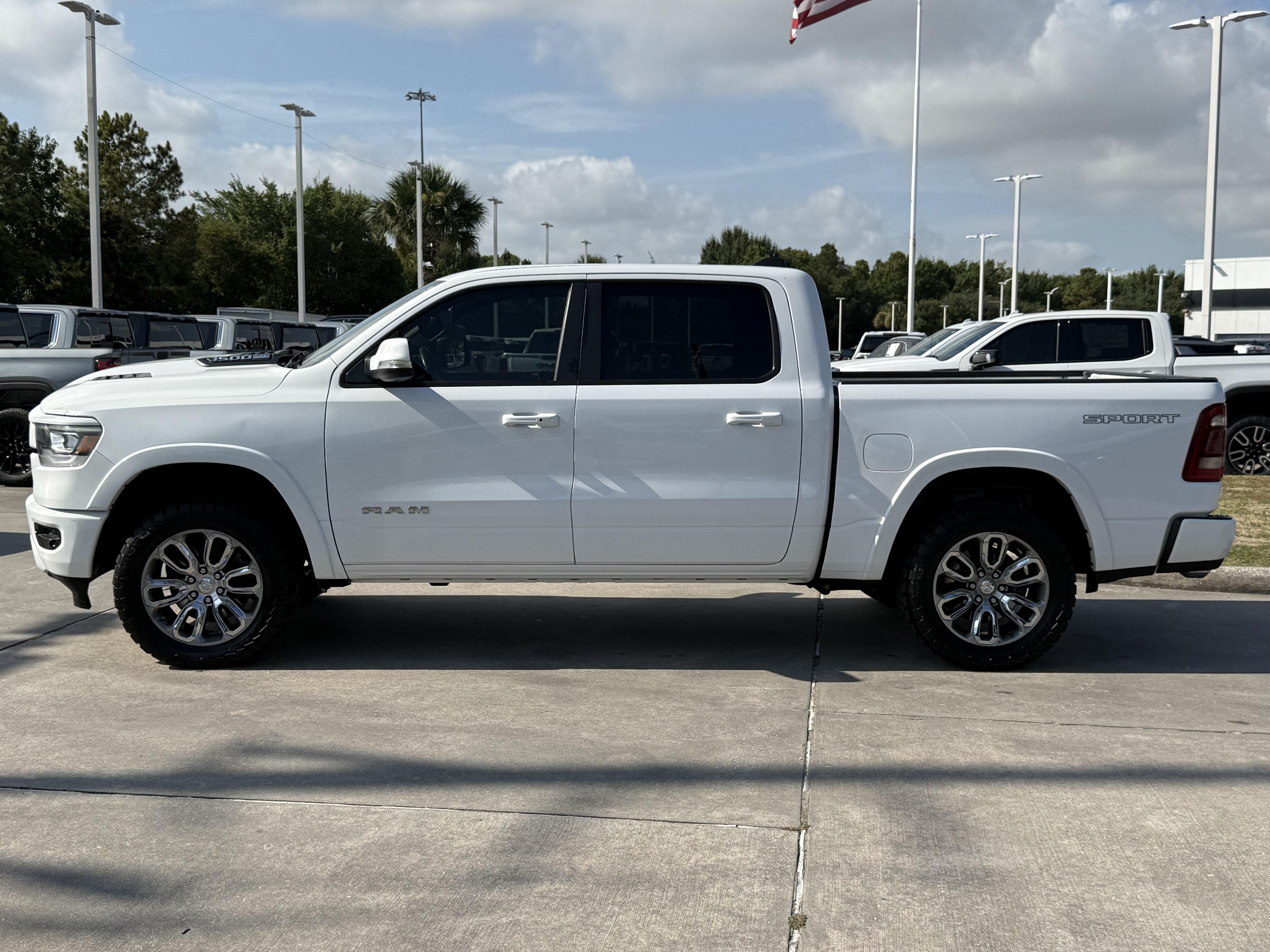 Used 2021 RAM 1500 Laramie w/ Sport Appearance Package AWD/4WD image 8