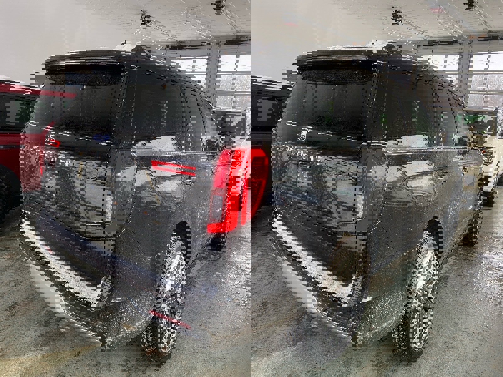 Used 2025 Ford Expedition Platinum w/ Platinum Ultimate Package image 3